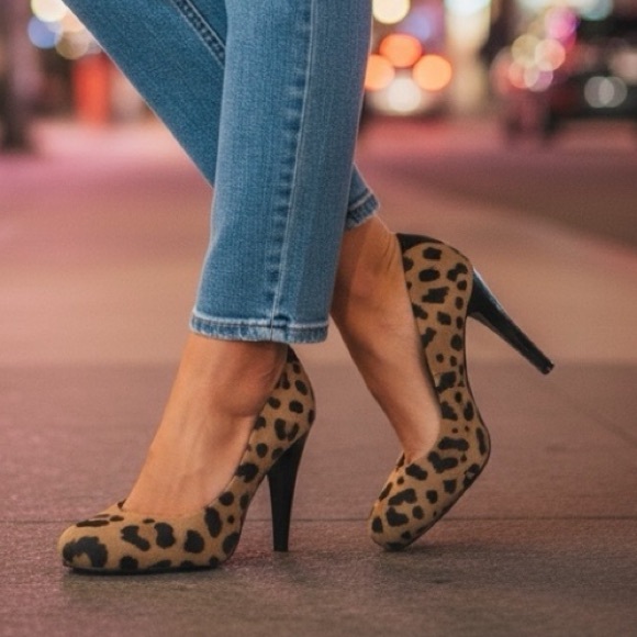 TIBI NEW YORK Suede Leather Cheetah Tan & Black Reptile Accent Back of Heel 10 - Picture 2 of 16